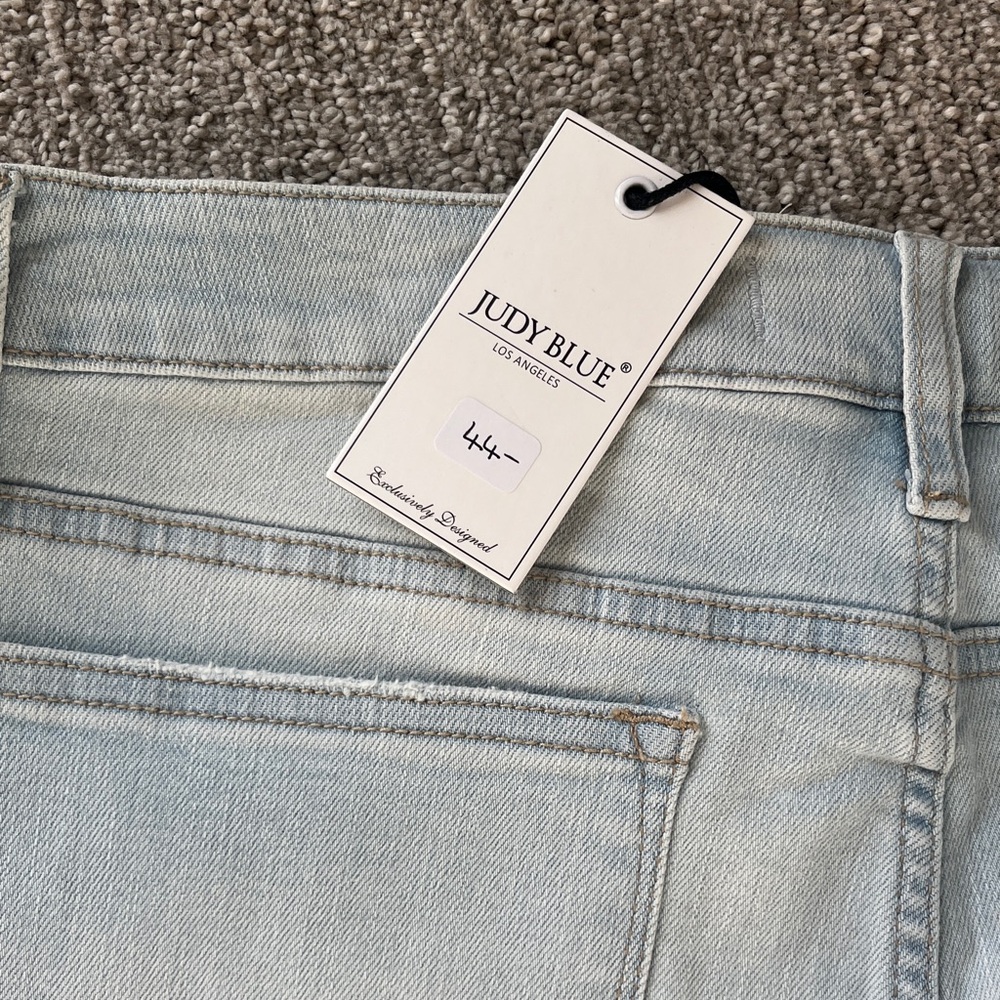 Judy Blue Women's Sky Blue Cropped Jeans - Picture 4 of 4